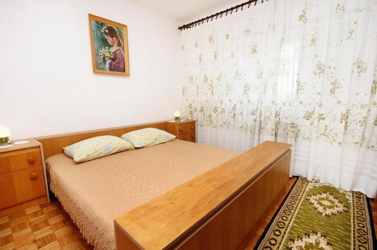 Apartments With Wifi Novi Vinodolski - 5483