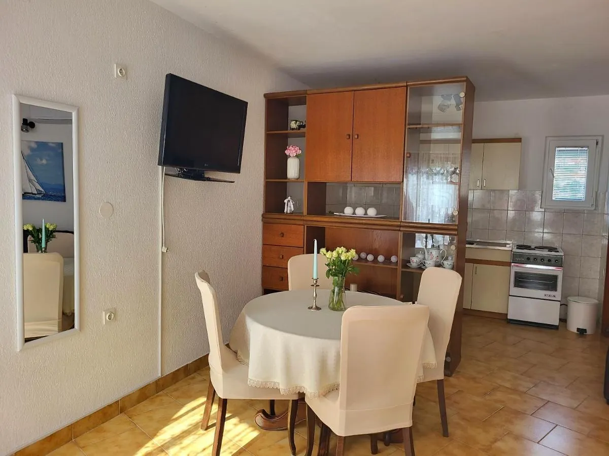 Apartments With Wifi Novi Vinodolski - 5483